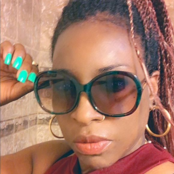 Meet your Posher, Sunshine$$ - Picture 1 of 1